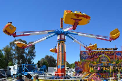 Hurricane carnival ride